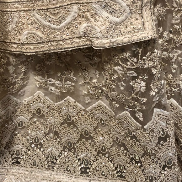 Ivory embroidery lehenga set - Picture 4 of 9